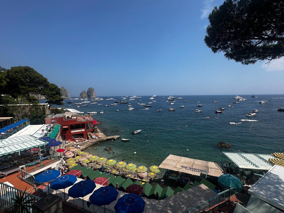 avellucci2's tweet photo. 📍 Capri, Italy https://t.co/wkAc3OTeMQ