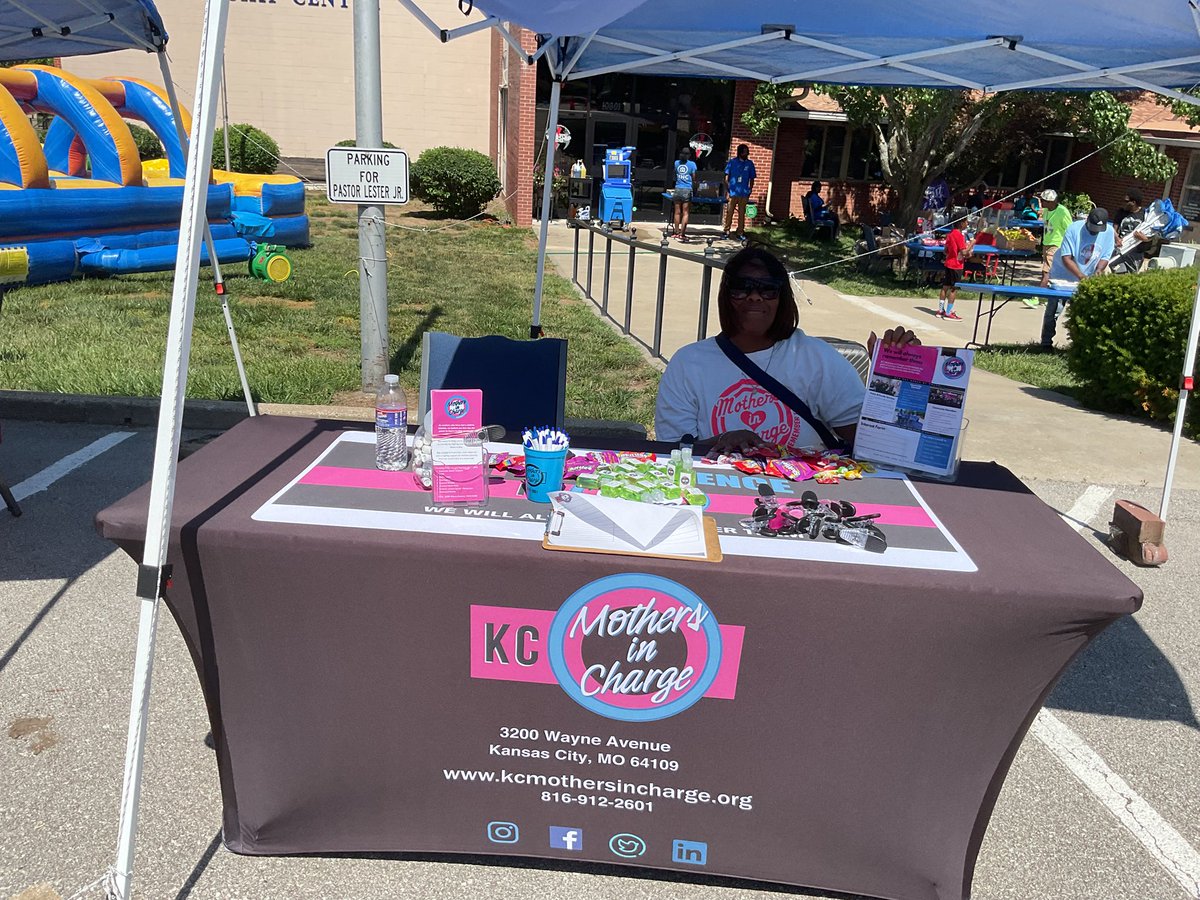 KCMothersCharge's tweet image. Ruskin Fest Take the Block back community working together.