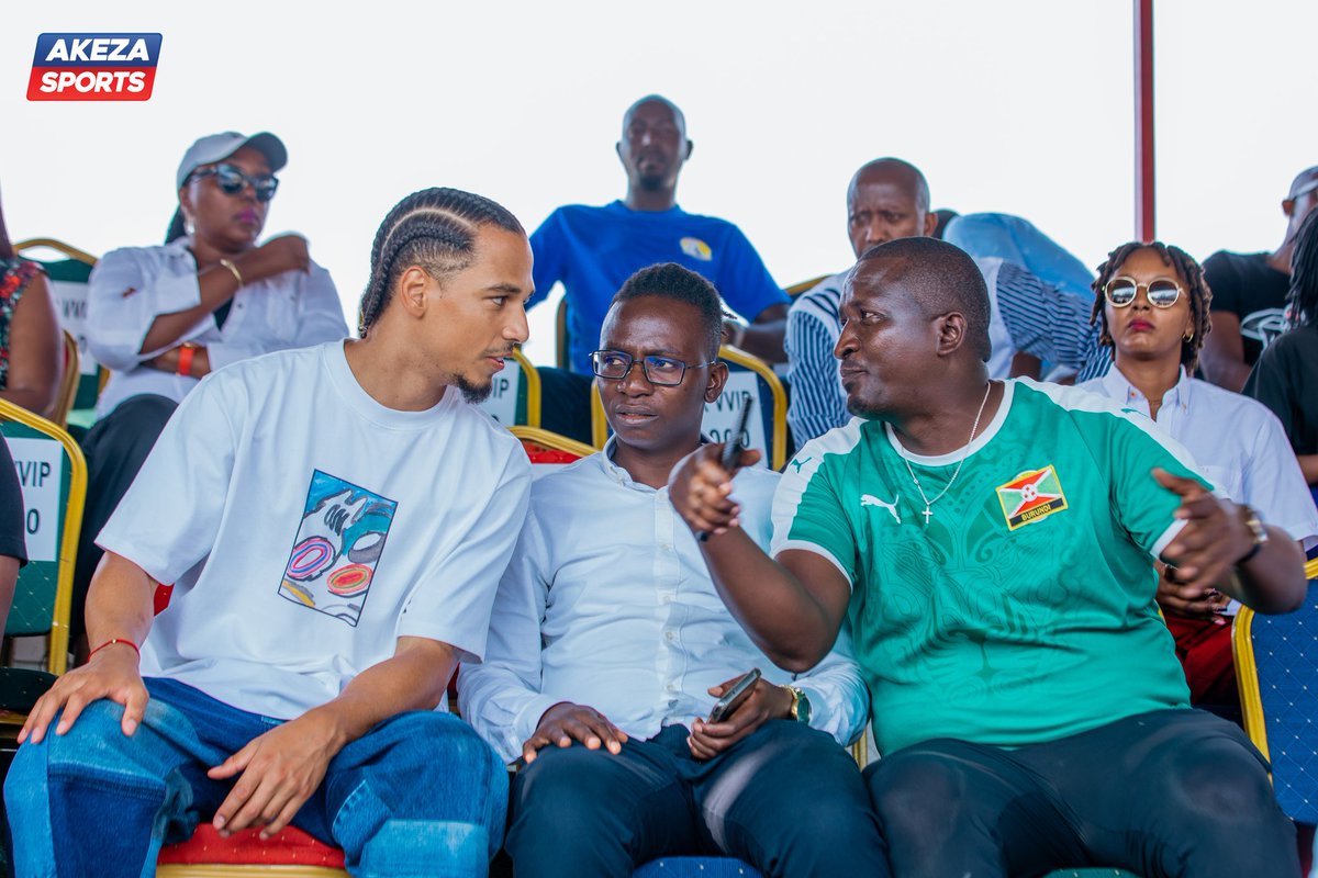 AkezaSports's tweet photo. 🔵 🔴 #TERIMBERE avec @thilokehrer qui s'engage à soutenir le basketball burundais !
Ce dimanche 22 juin 2025, le défenseur de l'AS Monaco était au terrain département pour assister à la rencontre qui oppose Urunani BBC à Remesha BBC. https://t.co/6Y6M1bxEOl