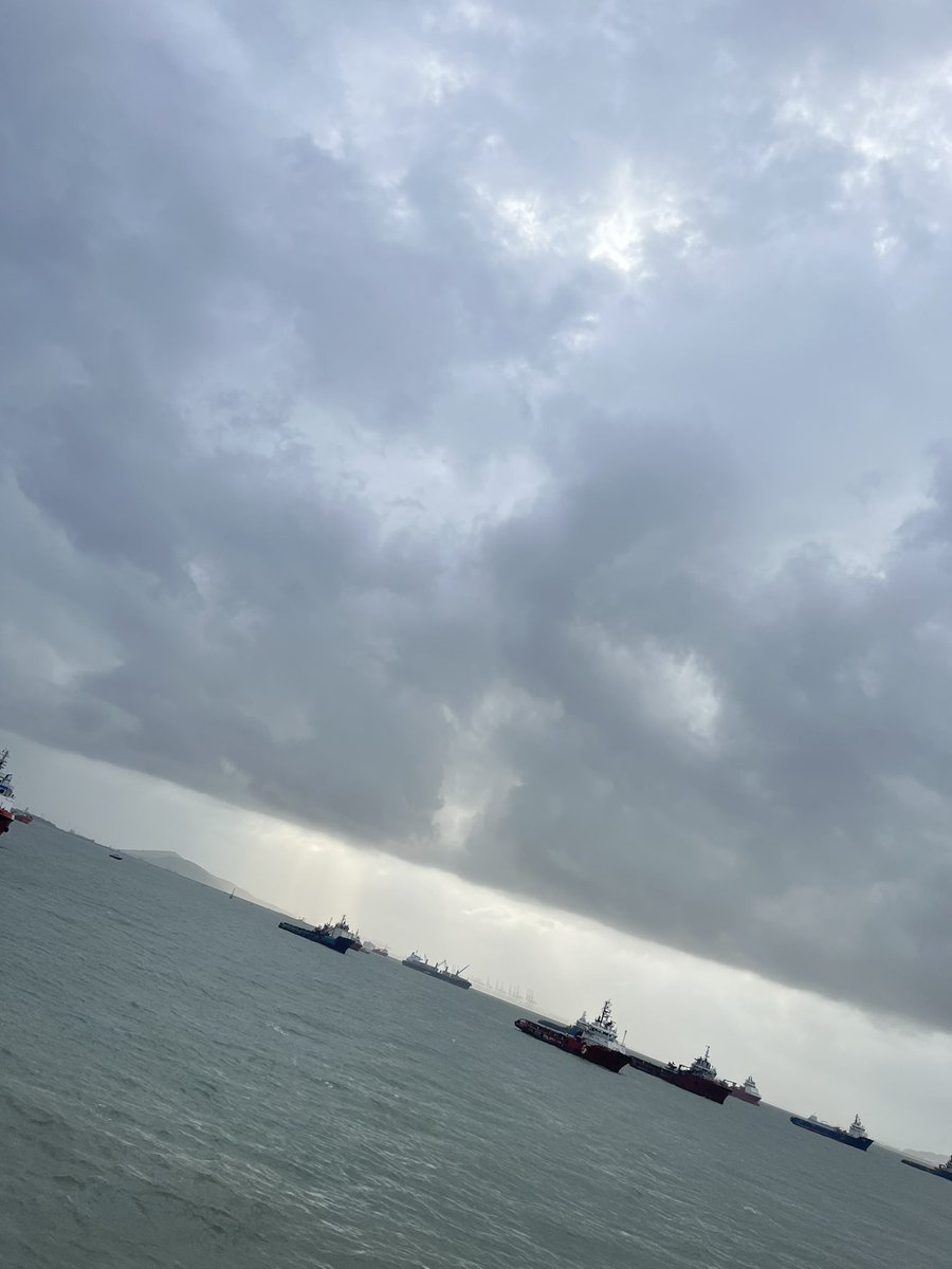 IamNidhieSharma's tweet image. Some Sundays are meant for seascaping ☺️🧿🌊  #monsoonvibes