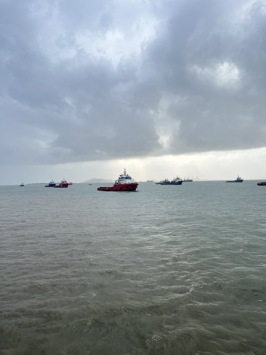 IamNidhieSharma's tweet image. Some Sundays are meant for seascaping ☺️🧿🌊  #monsoonvibes