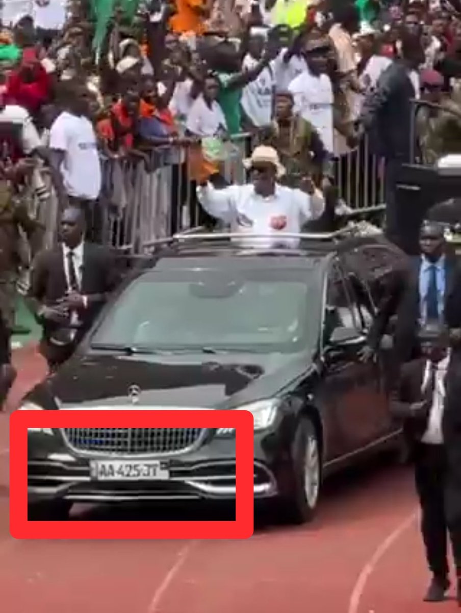 christulrich's tweet photo. Même le P.R @AOuattara_PRCI a sa voiture immatriculée,la vraie question est pourquoi dc la @PoliceNtleCi laisse autant de véhicules aux immatriculations fantaisistes circulés sans sévir depuis ttes ces années que ce fléau perdure?
@TBirahimaO @PSecours225 @vagdio @DiomandeVAGOND1 https://t.co/Xozv73TA6g