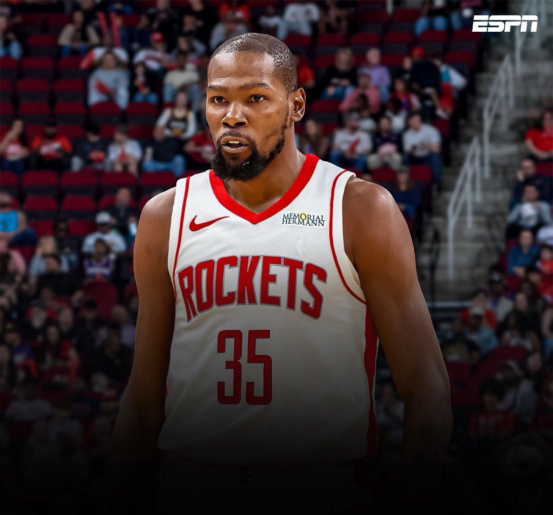 PasionBasketNBA's tweet photo. BOMBAZOOOOOOO 💣💥

KEVIN DURANT HA SIDO TRASPASADO A HOUSTON ROCKETS

Así queda el traspaso:

➡️ A Houston Rockets: Kevin Durant

➡️ A Phoenix Suns: Jalen Green, Dillon Brooks, Pick 10 del Draft, 5 segundas rondas del Draft https://t.co/x7bRxHoT2K