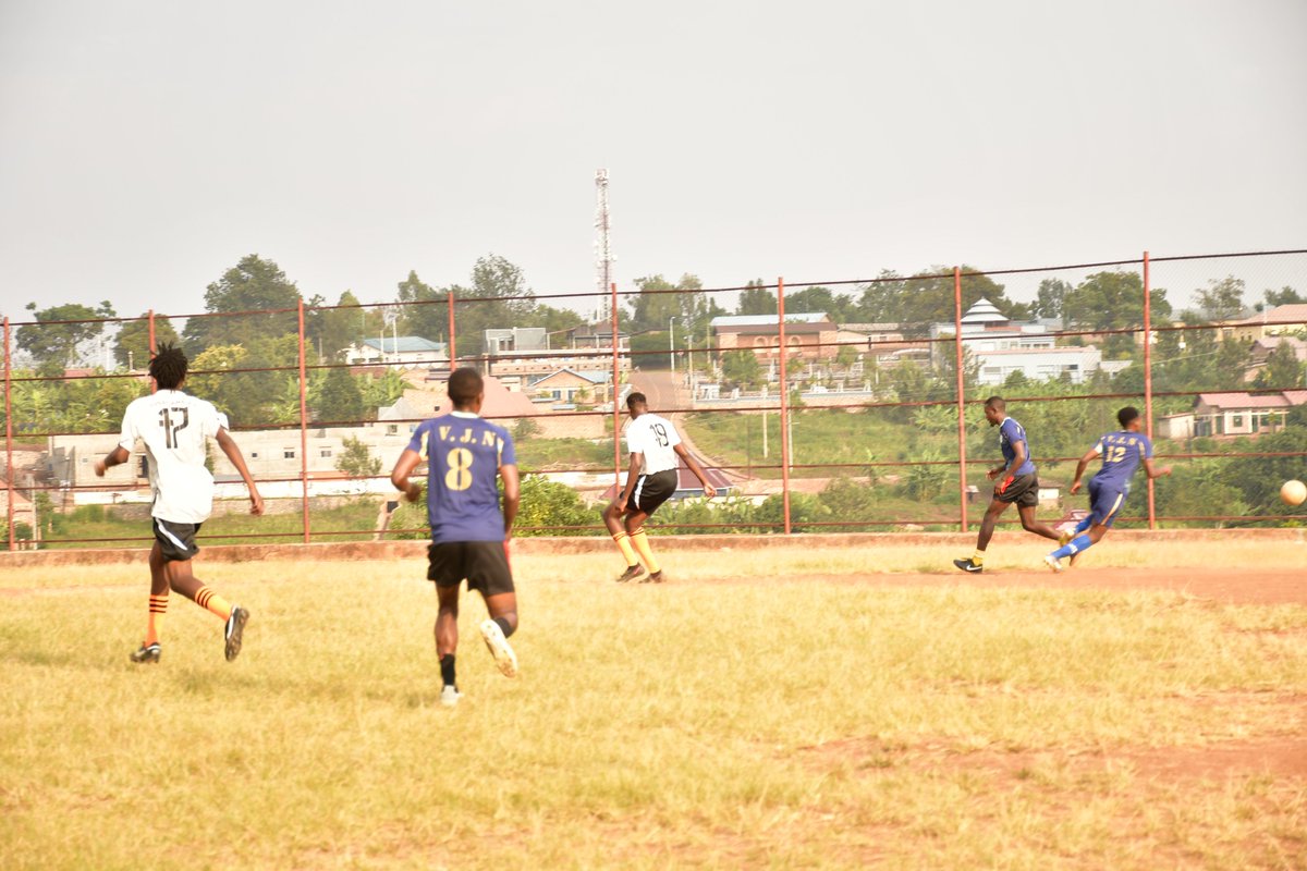GISAGARAYEGO's tweet photo. None ku kibuga cy'Umupira w'amaguru cy'Akarere ka Gisagara giherereye mu murenge wa #Ndora muri @GisagaraDistr habereye umukino wa gicuti wahuje ikipe ya #Gitaba Fc yo muri @Nyamagabe ndetse n'ikipe ya #Gisagara Fc, uyu mukino warangiye Gisagara Fc 2-1 Gitaba Fc, @Rwanda_Sports https://t.co/jIPeK7FpzI