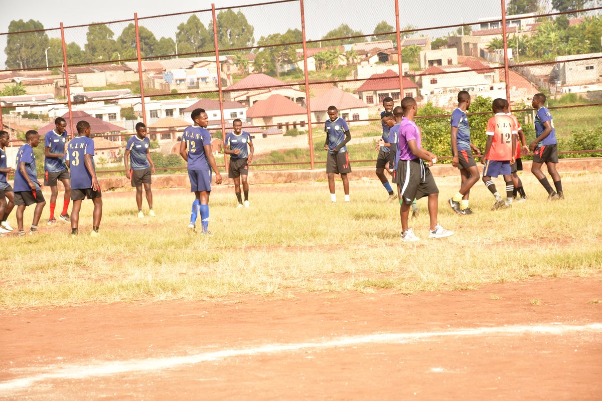 GISAGARAYEGO's tweet photo. None ku kibuga cy'Umupira w'amaguru cy'Akarere ka Gisagara giherereye mu murenge wa #Ndora muri @GisagaraDistr habereye umukino wa gicuti wahuje ikipe ya #Gitaba Fc yo muri @Nyamagabe ndetse n'ikipe ya #Gisagara Fc, uyu mukino warangiye Gisagara Fc 2-1 Gitaba Fc, @Rwanda_Sports https://t.co/jIPeK7FpzI