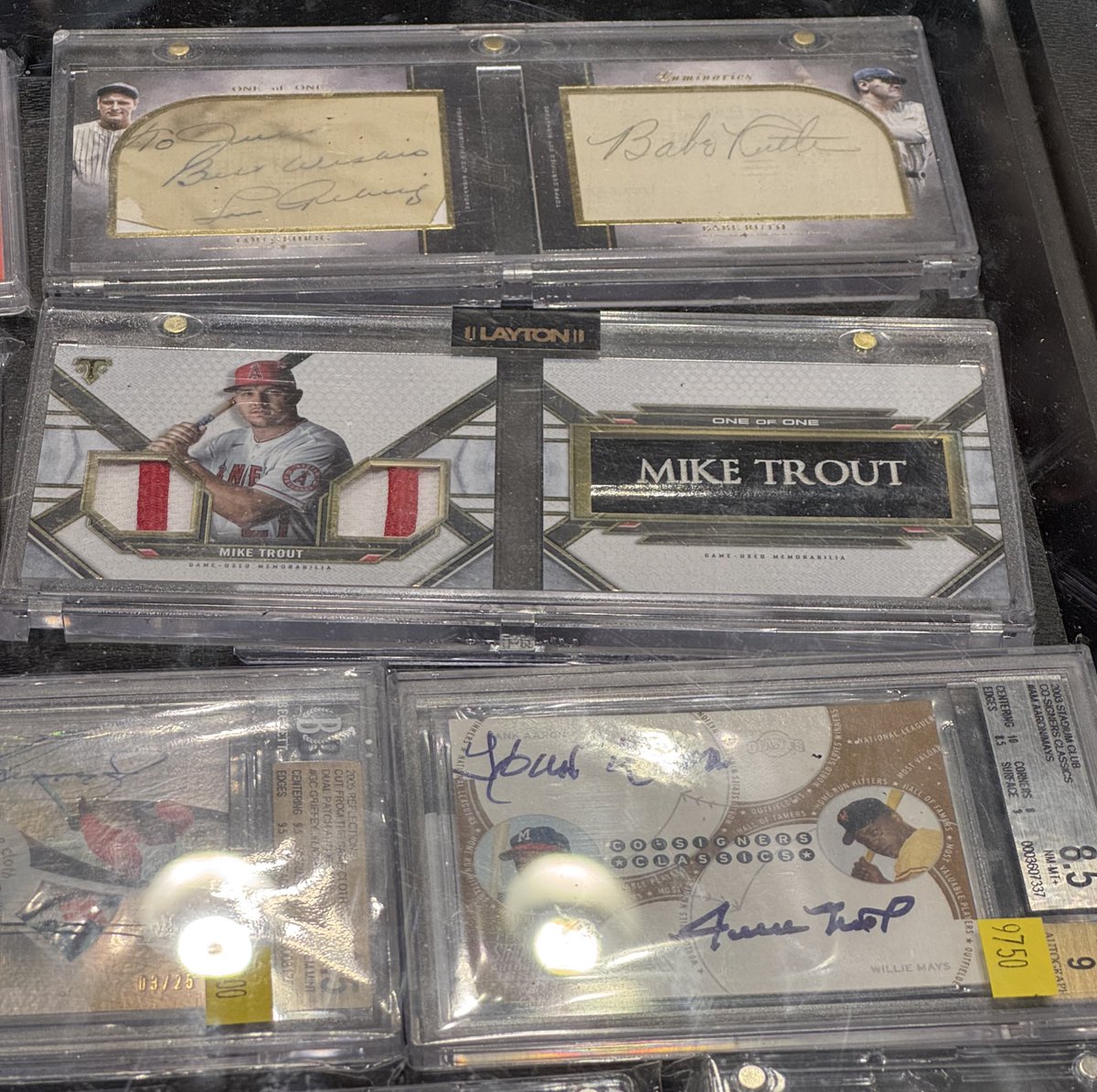 miketrout_cards's tweet image. Sick Trout card at @LaytonSports table 👀