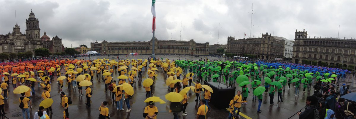 ¡Ni la lluvia nos puede detener! ☔ 

Ya estamos preparadas, preparados y  preparades para un momento histórico en el Zócalo. ¡Todavía llegas! 🌈

¡Súmate! 🏳️‍🌈🏳️‍⚧️