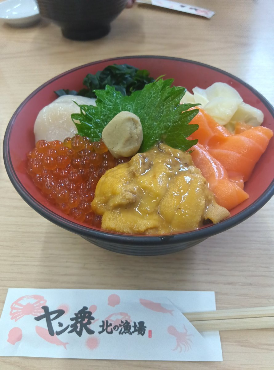 VictoriaDarts's tweet photo. なかなかの弾丸だったけど！！
札幌、小樽、定山渓！
ビール！ジンギスカン！海鮮！ラーメン！温泉！エスコン！
たらふく飲んで、たらふく食って！しっかり太った！
写真ほとんどとってない！
明日からまた頑張ろ https://t.co/NOlJ0ub48d