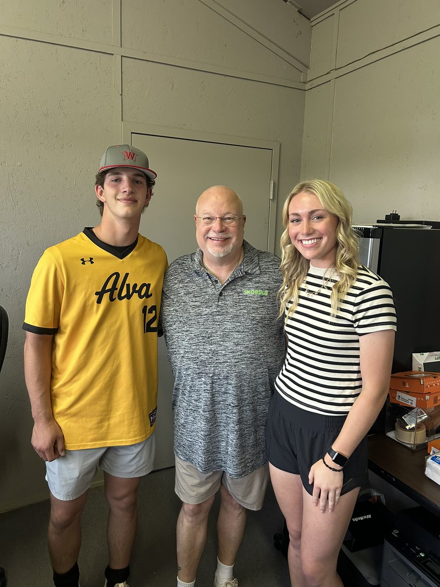 PlayByPlayGuy1's tweet photo. Alva Royalty! Thanks for the visit @jaycee_kelln and @Cambell_G3 you both are AWESOME! https://t.co/bwCnyX0Ktl