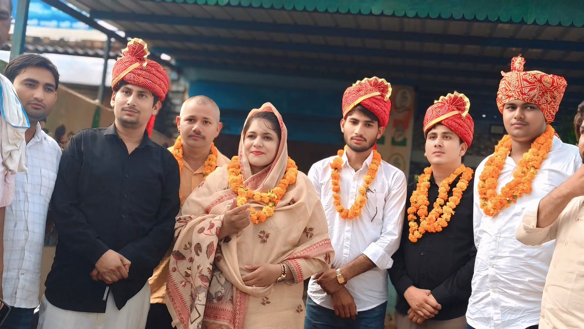 Raziyabano786's tweet photo. बीते दिन मैने अपने निवास स्थान पर @HryYouthCongres के नव-निर्वाचित सदस्य को बधाई दी  🖐आशा करती हूँ आप सभी क्षेत्र और पार्टी के उत्थान के लिए हरसंभव प्रयास करेंगे - आपकी बहन/बेटी Raziya BANO(सोहना- ताऊड़ू)विधानसभा (Dist. President Nuh  Mewat) https://t.co/neNvPSnIDq