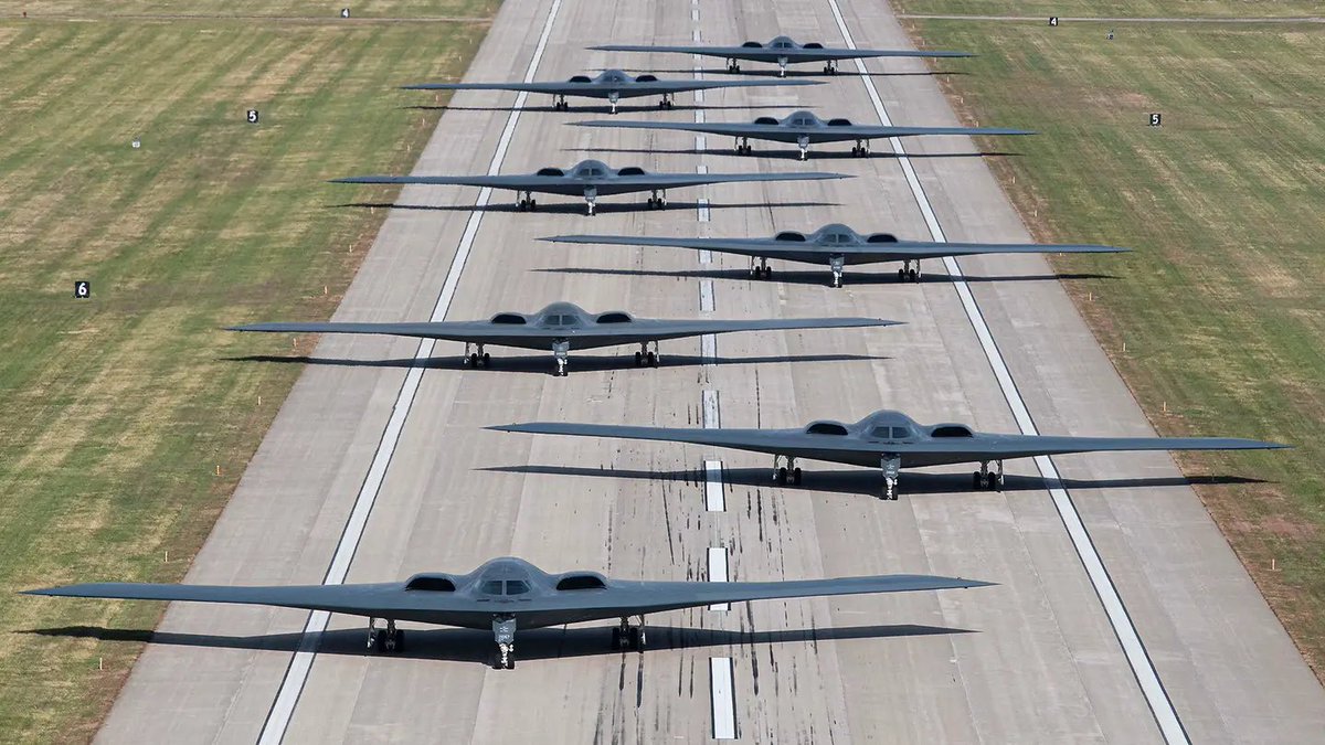 Rafael Ramírez fue presidente de PDVSA desde 2004 a 2014, 10 años en los que defalcaron 700 mil millones de dólares.

El equivalente a casi 14 veces la flota entera de bombarderos B-2 Spirit que tiene la Fuerza Aérea de los Estados Unidos.