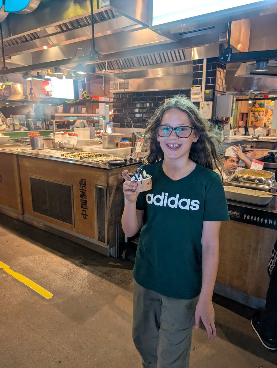 Zaza Bazaar...the biggest restaurant in the UK and the girls enjoyed experiencing food from all around the world! The best end to the best day!