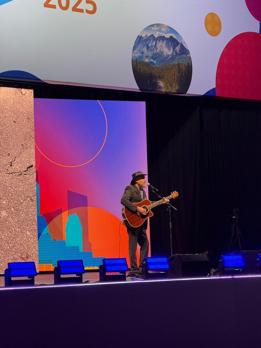 Thank you, David Lamotte, Rotary Peace Fellow alum, for reminding us, "It is easy to feel powerless in the midst of so many huge problems facing the world today. But we are not powerless." 🧵