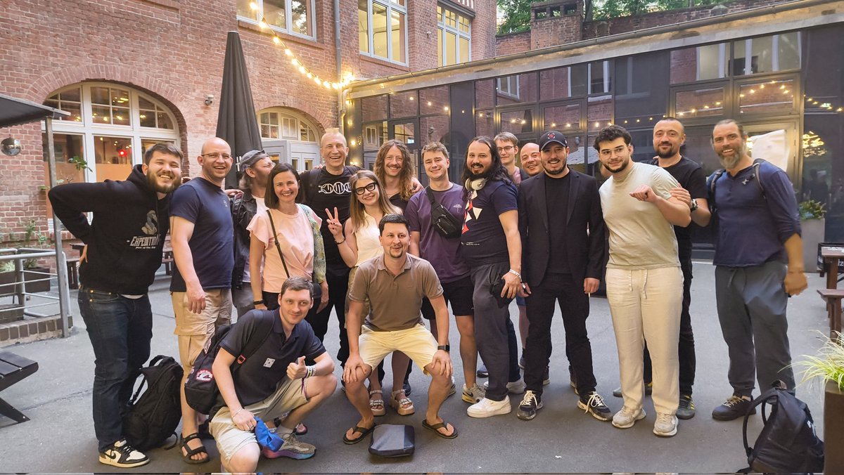 The last photo from 2 amazing days of the InterChain Summit in Berlin!

How many cosmos-legends can you find in this photo? Tag them!

Many photos uploaded, that everyone can choose the photo with better representing themselves!