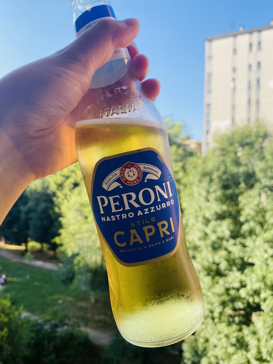 イタリアも連日暑すぎるのでこのお気に入りのビールを毎日飲みまくっている🍺
イタリアは日差しが強いので焼けるような暑さだけど蒸しっとした感じはないから、体感的には日本の方が暑いかもしれない🤔でも熱中症対策グッズは日本ほどないから気をつけないとなぁという感じです