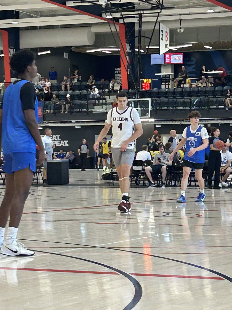 The big man in the middle, 6’9 <a href="/OliverPuljic/">OliverPuljic2026</a> of Rockwood Summit and <a href="/ArsenalHoops/">Arsenal Hoops</a> is looking good this morning <a href="/MW_Showcase/">Midwest Showcase</a> 

-Getting tremendous positioning on the low block for easy entries
-Great post footwork 
- Scoring or drawing fouls out of his one on one post ups