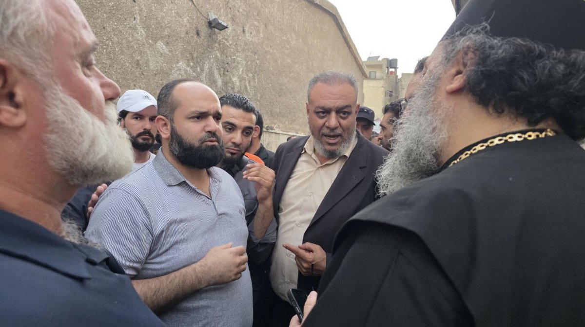 NEW -- #Syria's Interior Ministry has confirmed that 1 #ISIS ilitant was responsible for today's attack west of #Damascus, beginning with a gun attack, then detonation of explosives vest.

Interior Ministry #Damascus chief Brig. Gen. Osama Khayr Atikah is at the scene now.