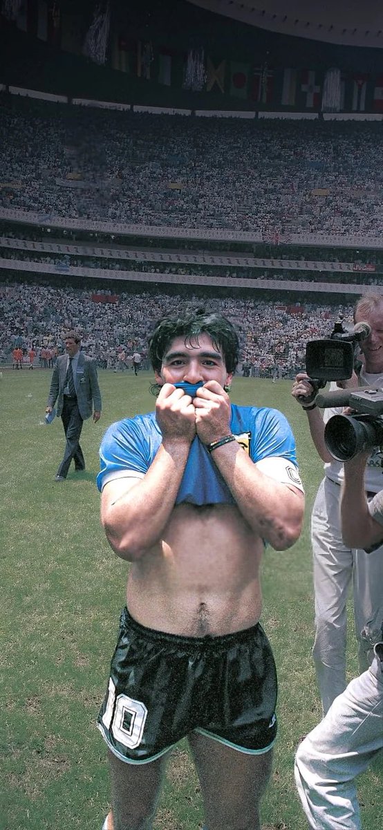 BrunoLarocca's tweet photo. El más grande de todos los tiempos.
39 años https://t.co/MiFrCI3MJq