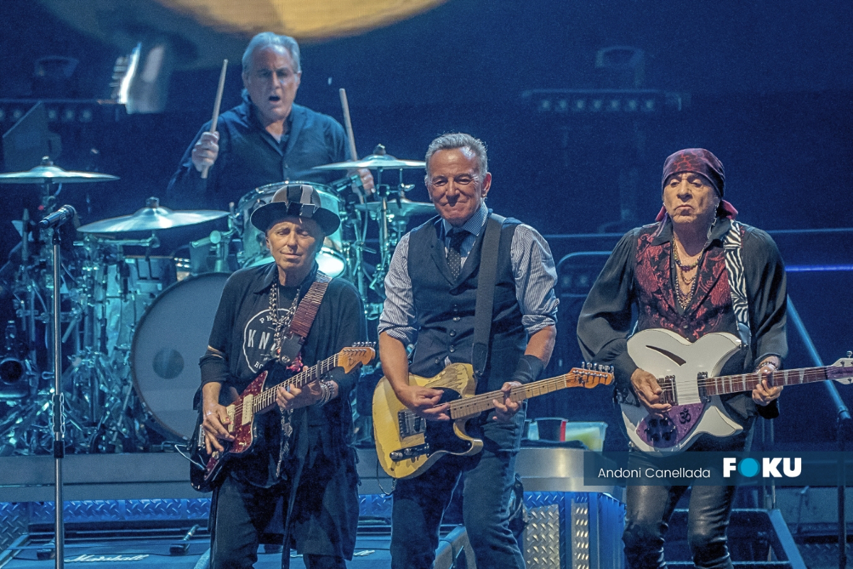🔵 Bruce Springsteen-ek Donostian emango dituen bere bi kontzertuetatik lehena egin zuen atzokoan eta bertan ere izan ginen 📷
.
#fokuargazkiak #kulturafokuan