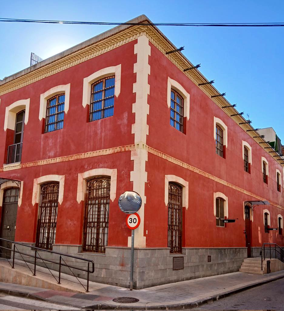 enunlugardelah1's tweet photo. 🍋 🧵Restaurante TAÚLLA🧵

Tal vez el local más bonito de #Murcia

Un antiguo molino que conserva maquinaria, suelos originales, fachada, utensilios y demás estructuras del edificio. Prácticamente un museo.

Hemos estado allí. Os lo contamos: https://t.co/9Q1MKnj3kw