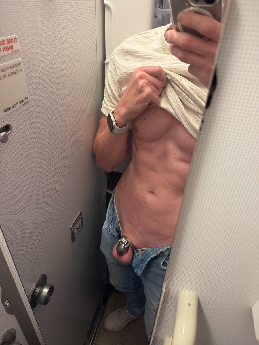 theBavarianboi's tweet photo. Just a clit in the sky 🚀 https://t.co/ZJ69xqw9fu