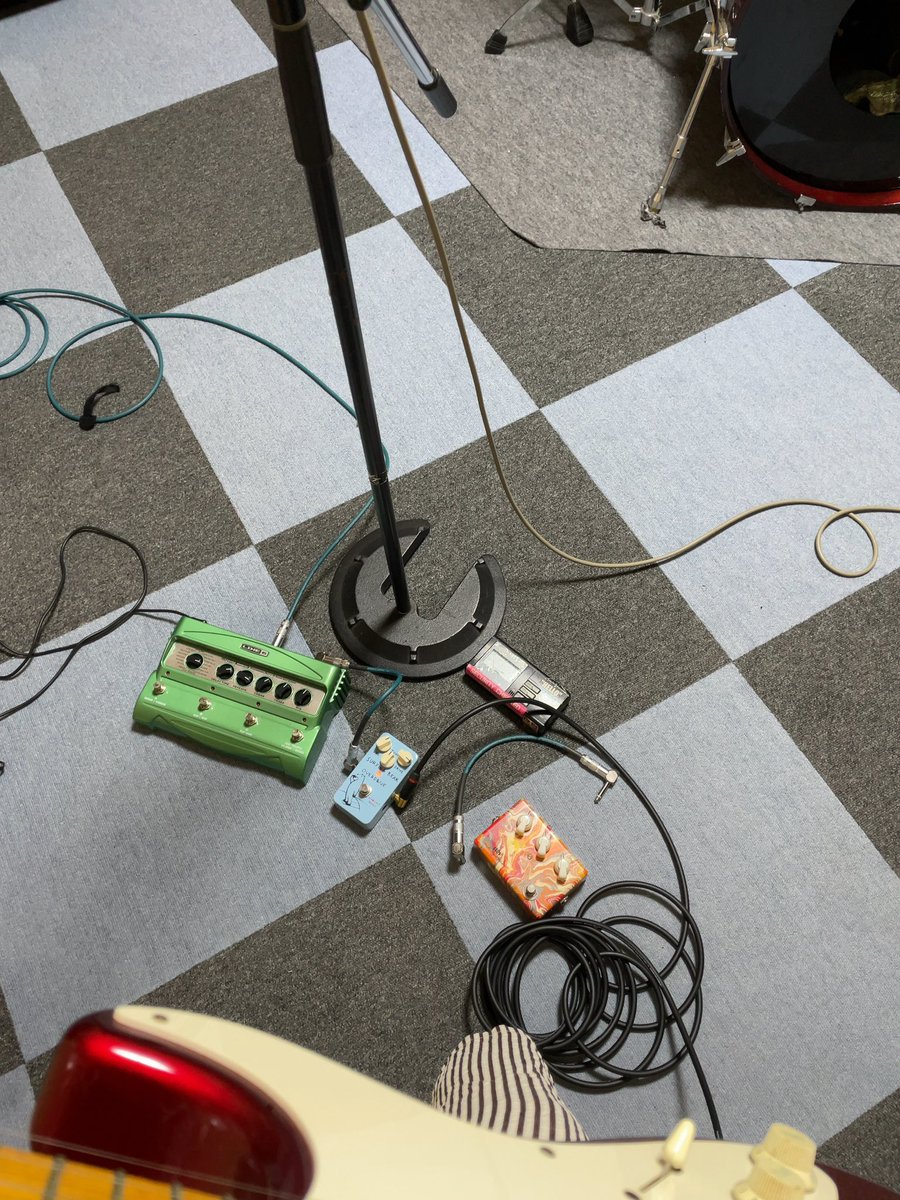 ひさしぶりのいちごちゃん電気ビリビリDAY🎸⚡️歌も添えて🎤
リズム、呼吸、間合い。。。
学びがたっぷりの時間でした△△

先輩お誘いいただきありがとうございました🥁

#ドラムギターバトル