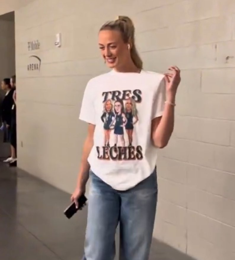 Sophie rocking a “Tres Leches” shirt on the way in 😭