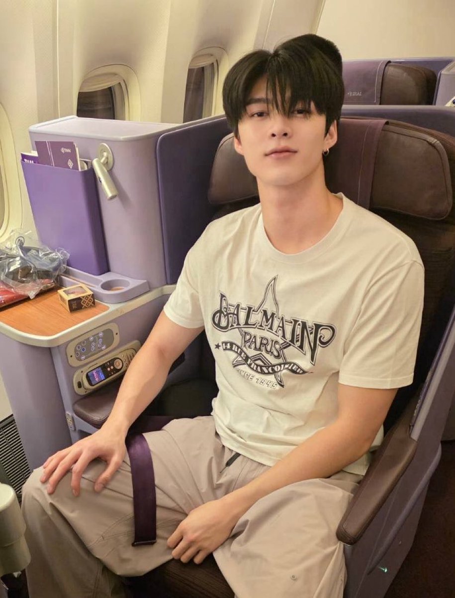 Safe flight นะคนดี รอชมความปังที่ปารีสนะคะ ฝันดีน้าา🖤🌙 <a href="/nichameen8/">Meen Nichakoon</a>