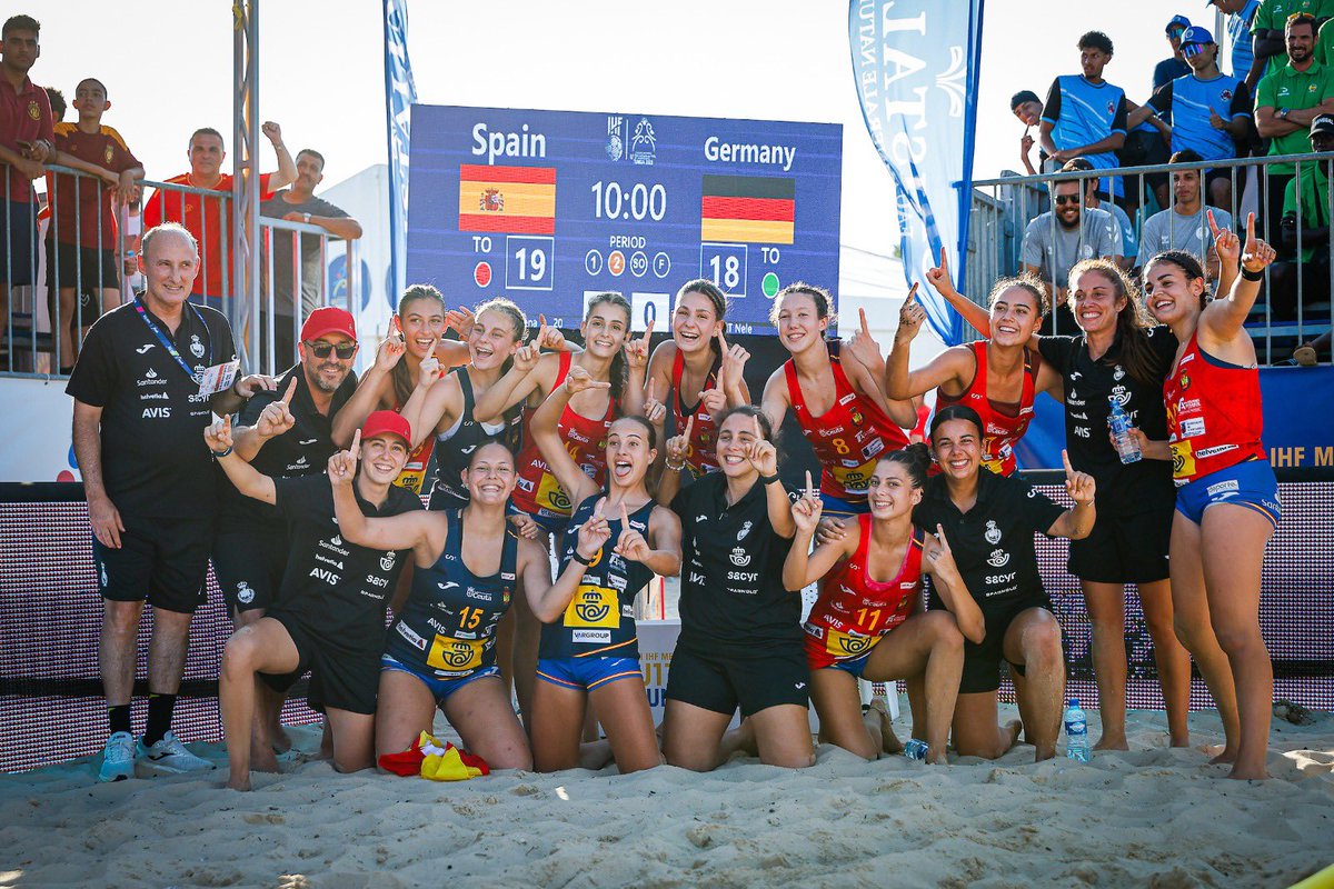 Paco Blázquez García (@blazquezbalonma) on Twitter photo Increíble Campeonato del Mundo #Tunisia2025 de nuestras #GuerrerasJuvenilesArena que acaban de lograr la medalla de oro.
Nuevo éxito del #BalonmanoPlaya de base, por el que desde la <a href="/RFEBalonmano/">RFEBalonmano</a> apostamos en su imparable crecimiento
¡Qué gesta de las pupilas de Inma Navarrete! Increíble Campeonato del Mundo #Tunisia2025 de nuestras #GuerrerasJuvenilesArena que acaban de lograr la medalla de oro.
Nuevo éxito del #BalonmanoPlaya de base, por el que desde la <a href="/RFEBalonmano/">RFEBalonmano</a> apostamos en su imparable crecimiento
¡Qué gesta de las pupilas de Inma Navarrete!