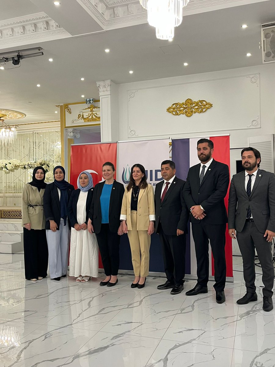 📍Lyon, Fransa
Dünyanın her yerinde, millet varlığımızla bir ve beraber olmaya devam ediyoruz 🇹🇷

<a href="/UIDRhonealpes/">UID Rhône Alpes</a> Bölgesi Başkanlığının ev sahipliğinde düzenlenen “Çocukların Güvenli Limanı Aile Semineri”nde Lyon Başkonsolosumuz Elif Çelebican, UID Rhone Alpes Bölge Başkanı