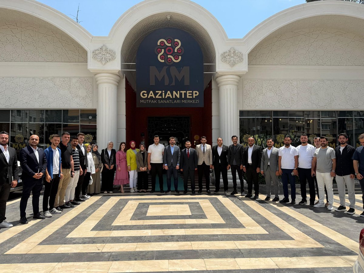 Gaziantep’te şehrimizin kıymetli genç STK temsilcileriyle bir araya geldik. 

Samimi bir atmosferde gerçekleşen yemek programında, gençliğin potansiyelini, ortak çalışma alanlarını ve gelecek vizyonumuzu konuştuk.

Birlikte daha güçlüyüz! 🇹🇷