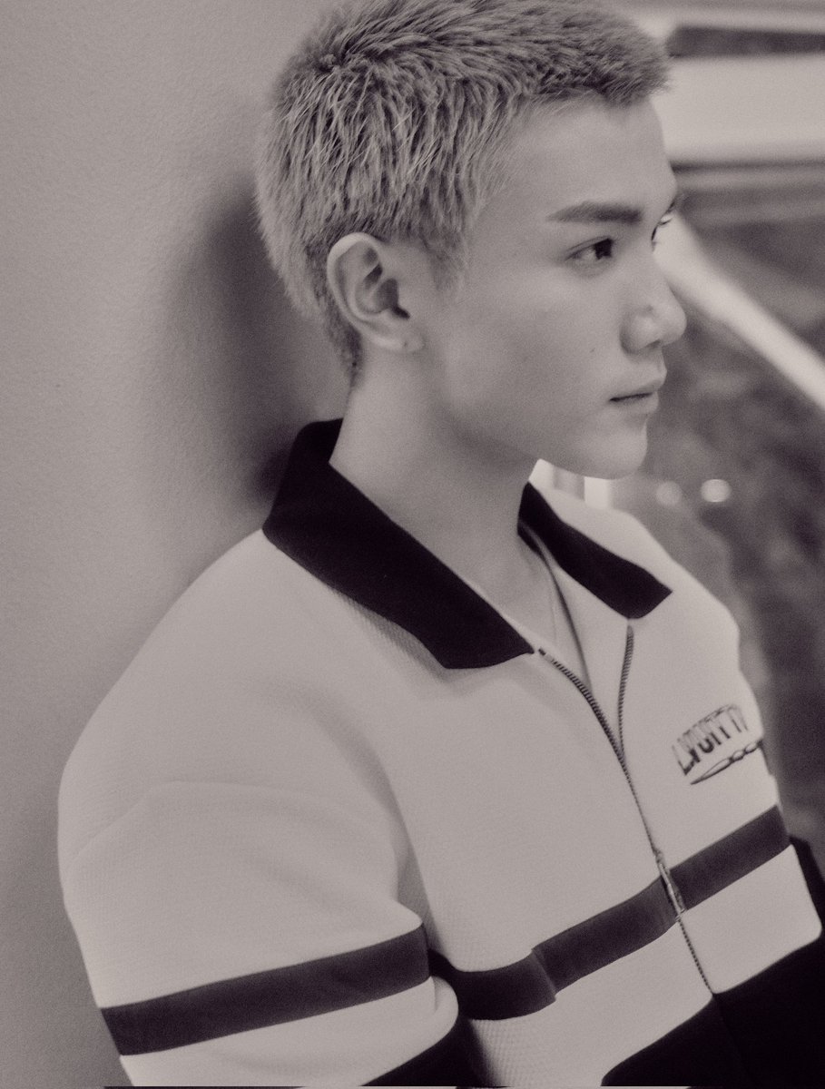 "โฟร์ท ณัฐวรรธน์" พร้อมเดินทางไปกรุงปารีส ประเทศฝรั่งเศส เพื่อเข้าร่วมชมโชว์ Louis Vuitton คอลเลกชัน Men's Spring-Summer 2026 ใน Paris Fashion Week 

งานจะจัดขึ้นในวันที่ 25 มิ.ย. เวลา 01.00 น. ตามเวลาประเทศไทย

ติดตามชมแฟชั่นโชว์ LV Men's Spring-Summer 2026 ได้ทาง LINE Official