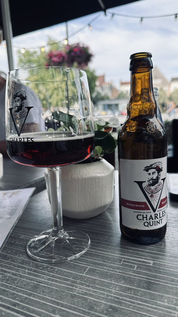 When in Belgium 🇧🇪 ask the nearest local what to drink 😎👌