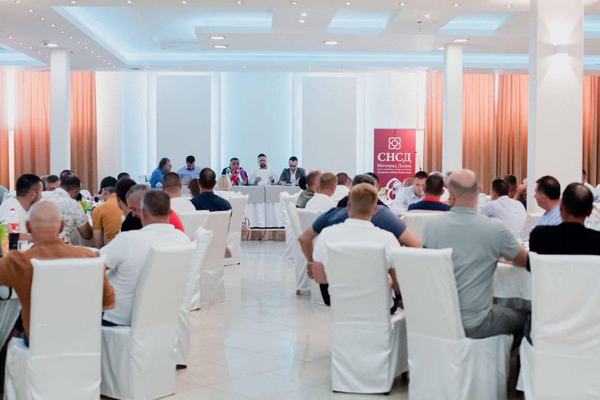 ➡️ Организациони секретар <a href="/dodik_igor/">Igor Dodik</a>, генерални секретар <a href="/AmidzicSrdjan/">Srđan Amidžić</a> и потпредсједник <a href="/miroslavbojiccc/">Miroslav Bojić-Мирослав Бојић</a>, заједно са ГрО СНСД Бијељина, одржали су радни састанак са предсједницима мјесних одбора, посвећен јачању страначке инфраструктуре и припреми за предстојеће изборе.