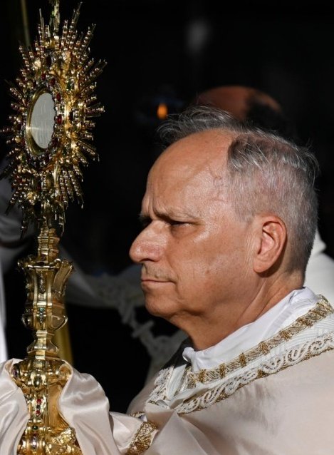 catholicnews1's tweet photo. POPE LEO XIV Carries the Eucharist in Procession on Corpus Christi Sunday - Praying for Peace
FOLLOW @catholicnews1 
Image: Vatican Media https://t.co/geKYzYE6lH