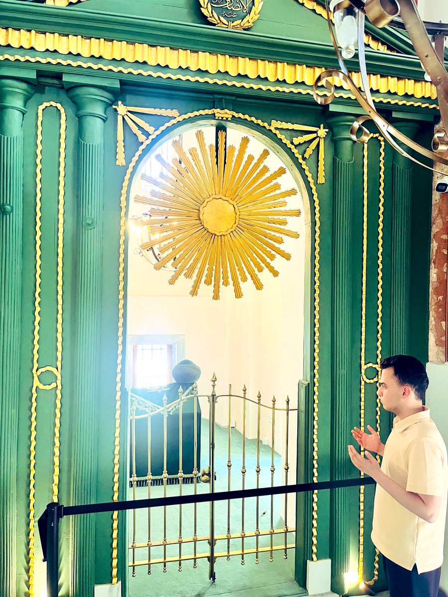 Asr-ı Saadet’ten bir nefes…
Resûlullah Efendimiz’in sadık dostu, fedakârlık abidesi Hazreti Cabir’in huzurundaydık.

Peygamber Efendimiz ve ashâb-ı kiramın mirasını sarsılmaz şekilde korumak;
bu değerleri gelecek nesillere aktarmak en büyük sorumluluğumuzdur.
 #YarınımızBir