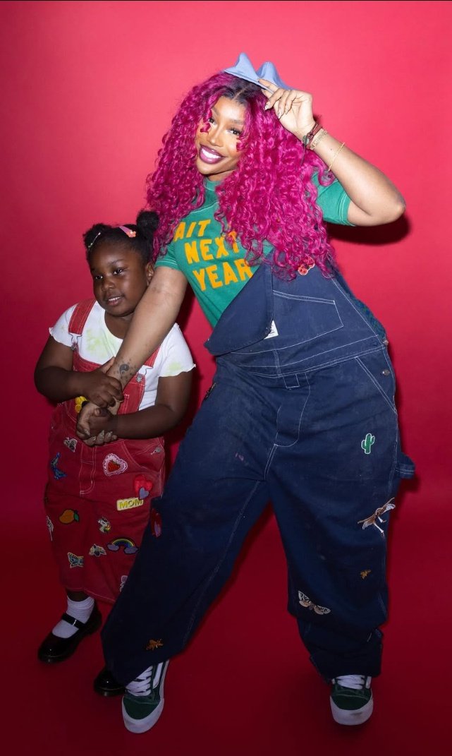 SZA in un nuovo post su Instagram, celebrando la sua vittoria ai #KidsChoiceAwards come “Artista Donna Preferita”.