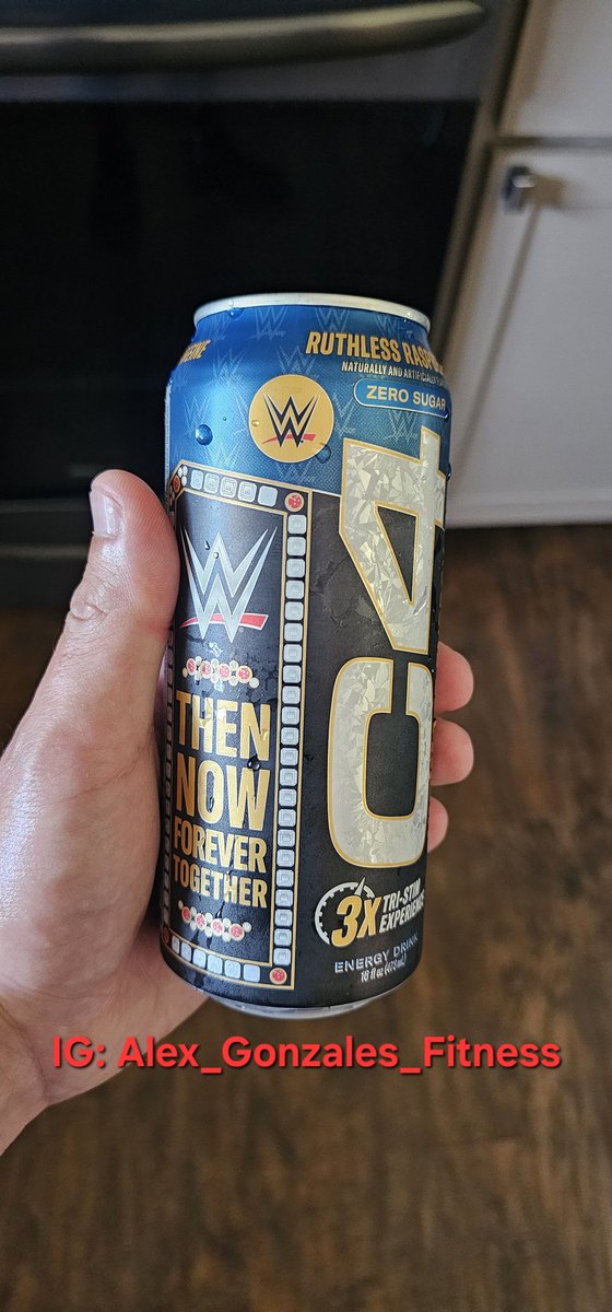 AlexGonzalesFit's tweet image. I&apos;m trying to stay cool on this 98-degree F day in Nebraska by drinking a @wwe @c4energy drink! #wwe #c4energy #ruthlessagression #ProWrestling #hot #cold #caffeine #hydration #Nebraska