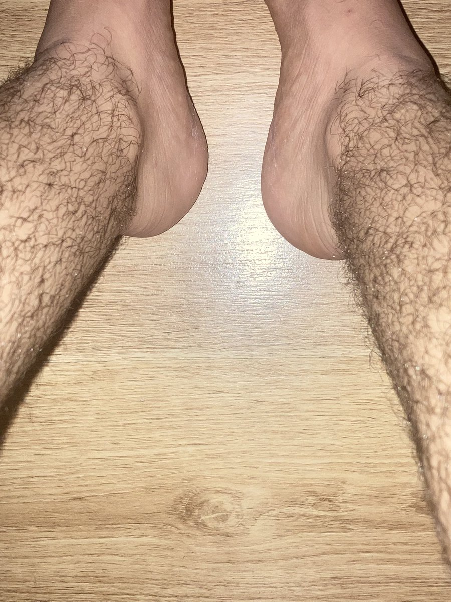 AlphaMdr's tweet image. quien quiere verlos enteros? 
#pies #piesdehombre #footmaster #cashmaster #amo #cashmaster #footfetısh #malefeetlovers #rt @FeetProduction2 @repostfeet