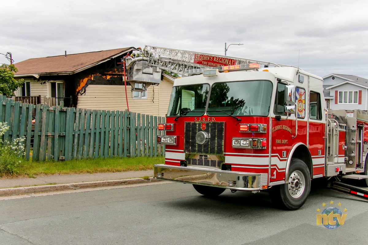 An early-afternoon fire in the centre of St. John's has displaced several people.  

Information, photos, and video from the scene:  ntv.ca/centre-city-ho…

#nltraffic <a href="/NTVNewsNL/">NTV News</a>