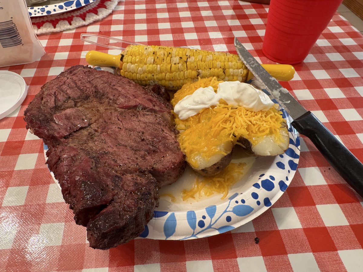 Ponderous76's tweet photo. Nom nom nom https://t.co/kWgnt8EX8m