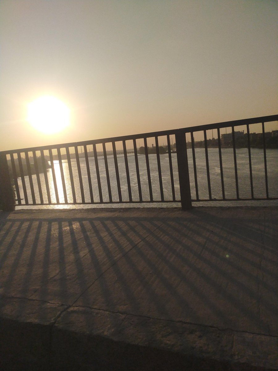 العزله ليست سيئه فهي وطن للأرواح المتعبه
هي نوع من أنواع السلام أحياناً 
لا إنكسار  لا إنتظار  ولا خذلان مجرد راحه نفسيه
#تصويري