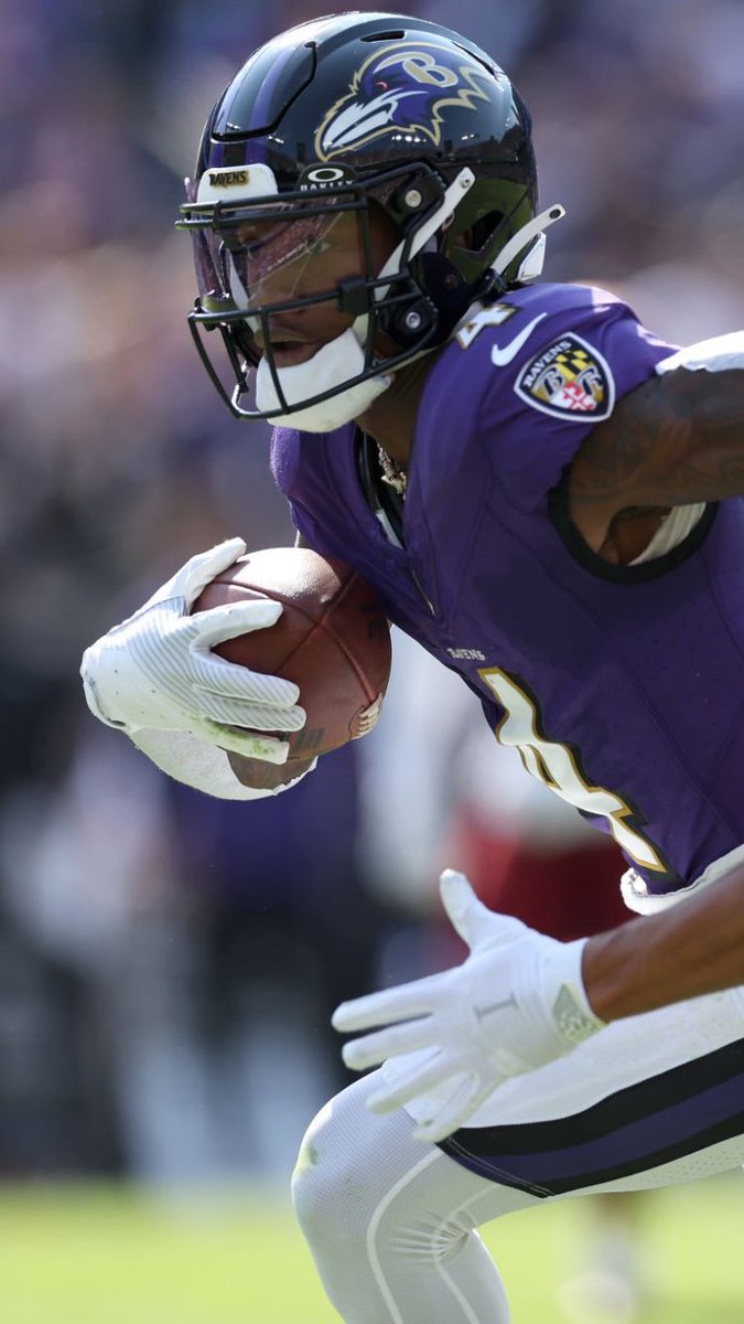 Ravens WR Zay Flowers is using a Riddell Axiom 3D with an AXIOM-W