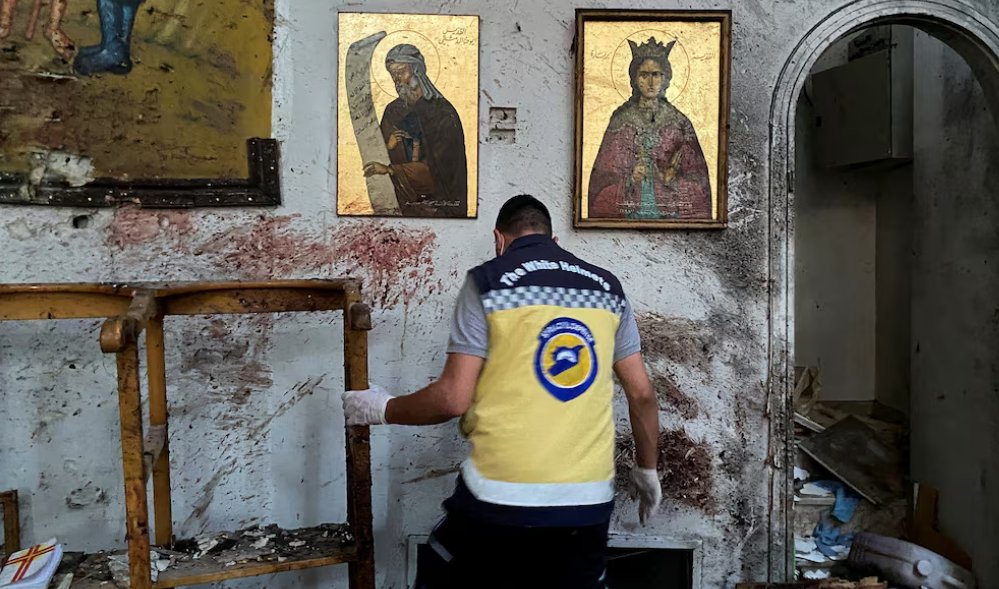 Explosion dans une église de Damas (Syrie) : il s'agit bien d'un attentat, perpétré par deux terroristes de l'État islamique. Au moins 15 morts et des blessés. « L'église était bondée… » (MàJ)
fdesouche.com/2025/06/22/hor…