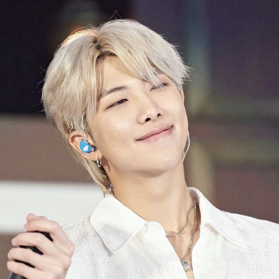 Melissa⁷ is seeing BTS tweet media