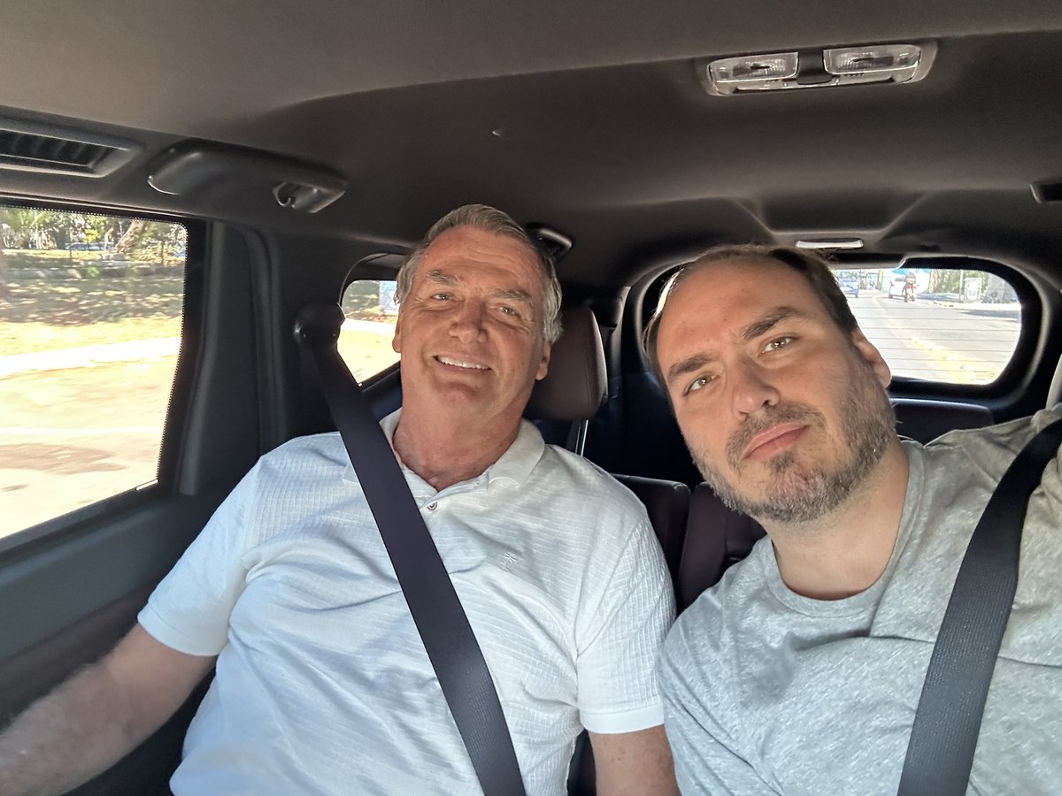 - Seja sempre bem-vindo, Garoto!
- Siga <a href="/CarlosBolsonaro/">Carlos Bolsonaro</a>