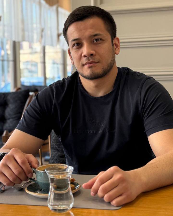 Good morning!

Yesterday I checked out a new car, and I really want to buy it. So I'm thinking about which one to choose 🤔

Let me give a spot to one of you in my premium team if you can guess what car it is. Write your guesses below ⬇️