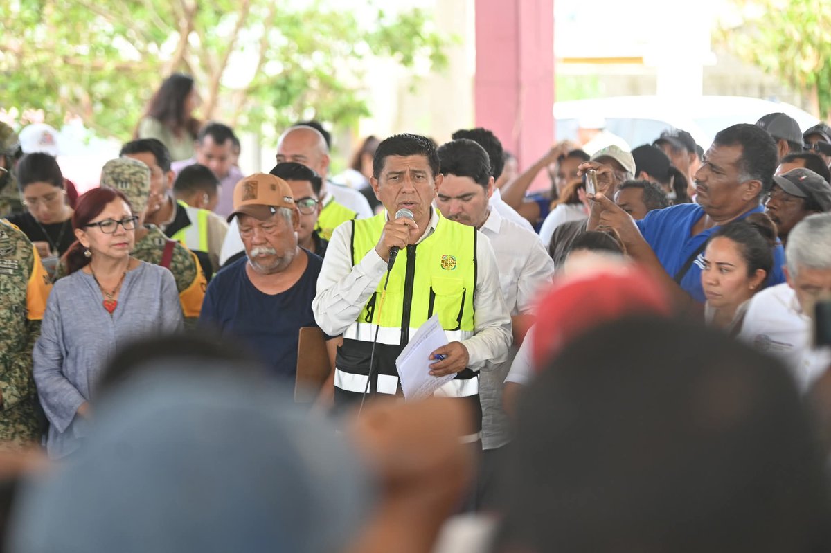 SEFADER Oaxaca (@sefader_goboax) on Twitter photo ESCUCHAMOS A NUESTRAS PRODUCTORAS Y PRODUCTORES
En La Boquilla Chicometepec y Collantes saludamos a las y los productores para conocer de viva voz cuáles han sido las pérdidas ocasionadas por el paso del huracán Erick.
El Secretario <a href="/LopezLeyvaV/">Víctor López Leyva</a> escuchó a productoras y ESCUCHAMOS A NUESTRAS PRODUCTORAS Y PRODUCTORES
En La Boquilla Chicometepec y Collantes saludamos a las y los productores para conocer de viva voz cuáles han sido las pérdidas ocasionadas por el paso del huracán Erick.
El Secretario <a href="/LopezLeyvaV/">Víctor López Leyva</a> escuchó a productoras y