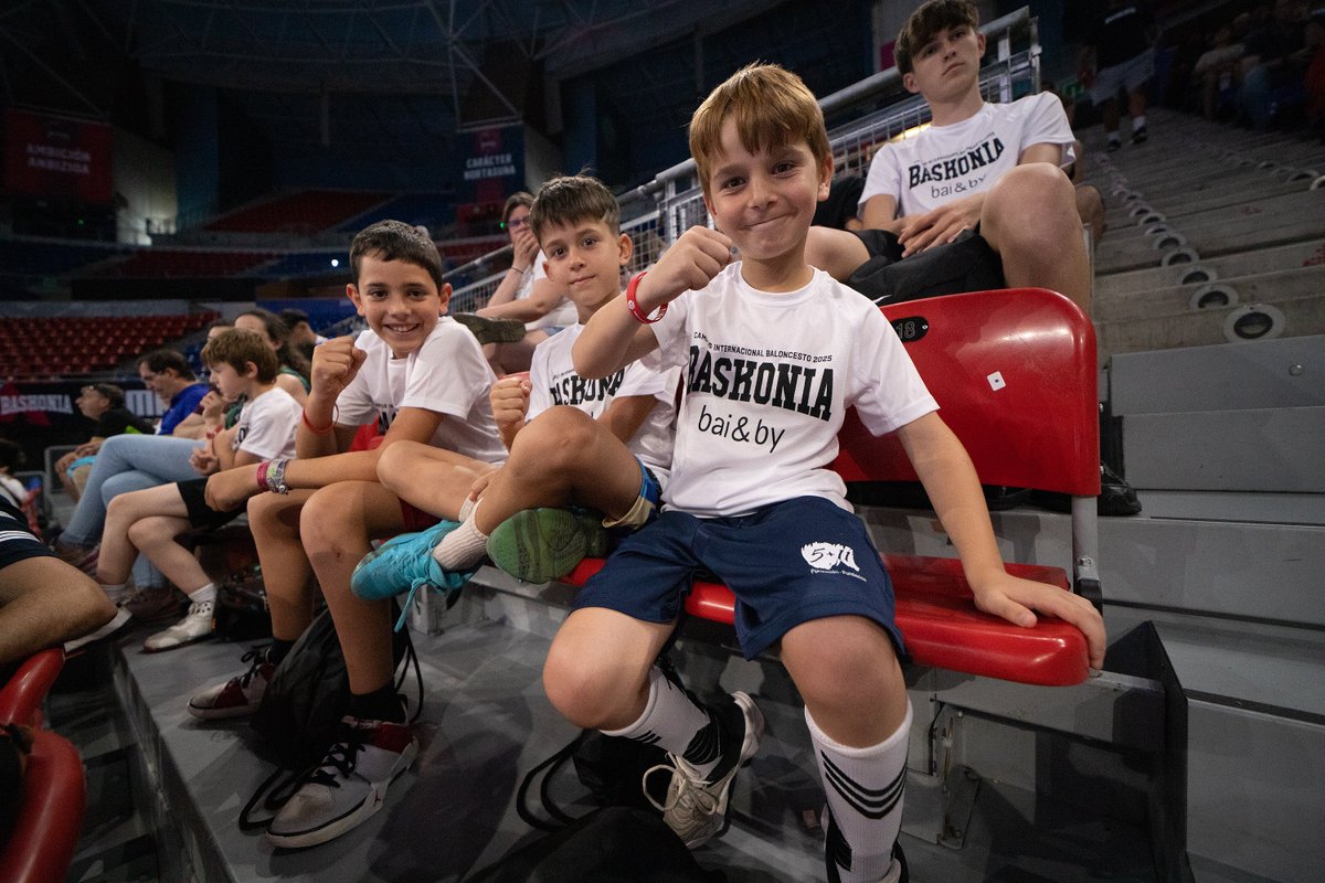 Baskonia's tweet photo. 🔛 ¡En marcha otra nueva edición del Campus Internacional! 🙌🙌🙌

Días de mucho basket por delante 🏀

#CIBB25 https://t.co/6dadQMpybs