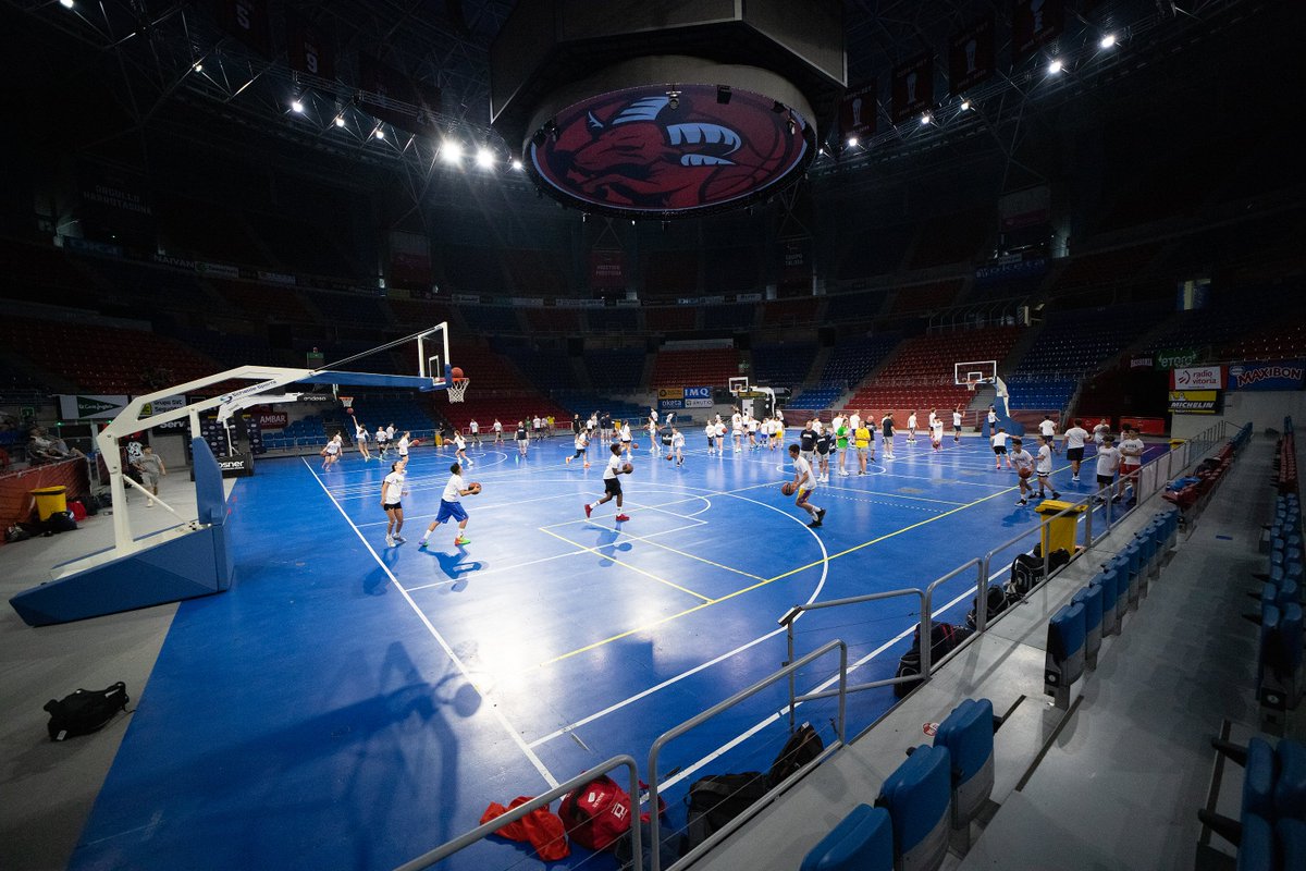 Baskonia's tweet photo. 🔛 ¡En marcha otra nueva edición del Campus Internacional! 🙌🙌🙌

Días de mucho basket por delante 🏀

#CIBB25 https://t.co/6dadQMpybs